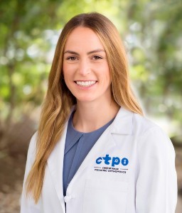 Dr. Kristen Ross headshot.